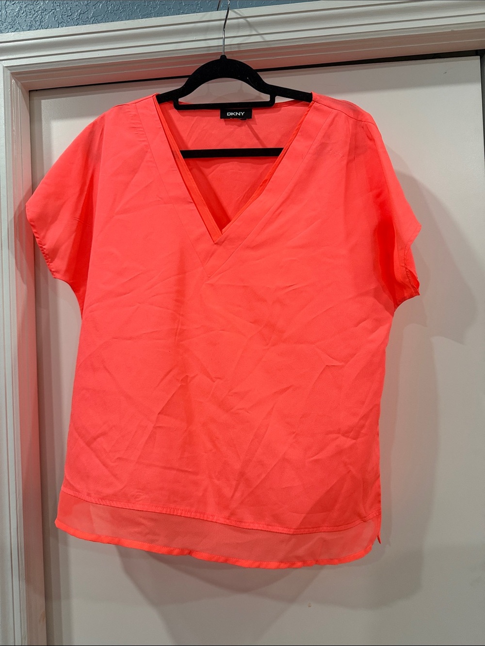 DKNY Neon Coral V-Neck Short Sleeve Blouse(AA box)